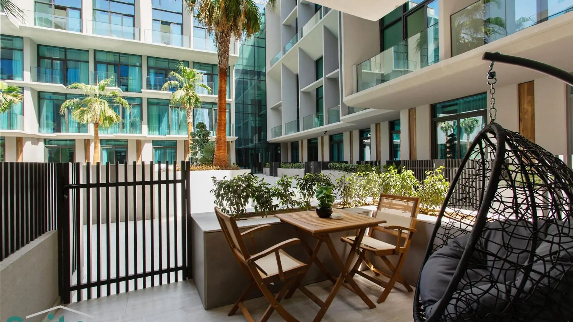 Chic Studio With Pool Access In The Autograph Dubai